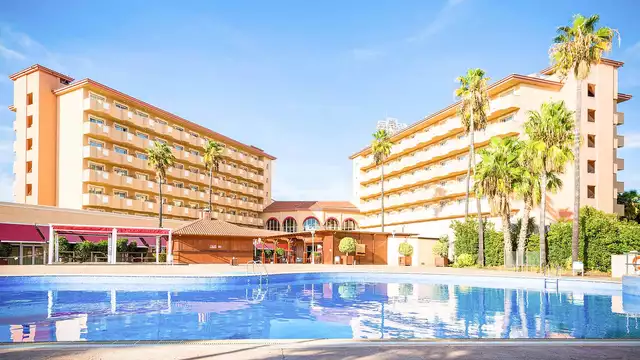 Été 2026 à La Pineda en famille (2 adultes et 1 enfant) avec pension complète à la plage