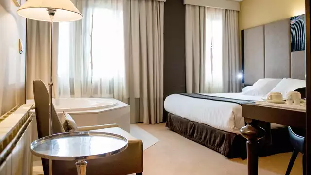 Romantisch uitje met jacuzzi op de kamer en ontbijt in Suances