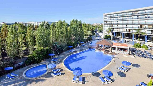 Escapada refrescante en familia con entradas para Aquópolis Costa Daurada