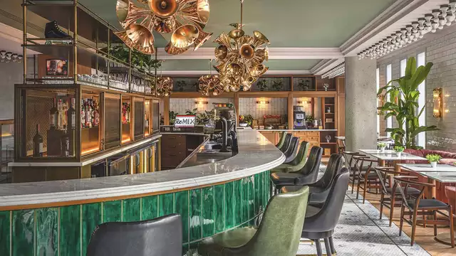 Diner sur la seine chambre Rock et hotel a l atmosphere Pop