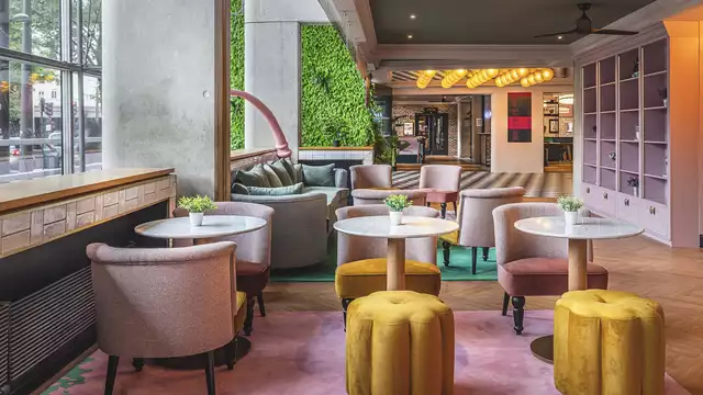 Diner sur la seine chambre Rock et hotel a l atmosphere Pop