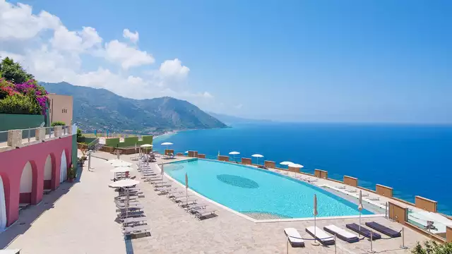 Offerta: Vacanza in famiglia in camera quadrupla in Sicilia con mezza pensione