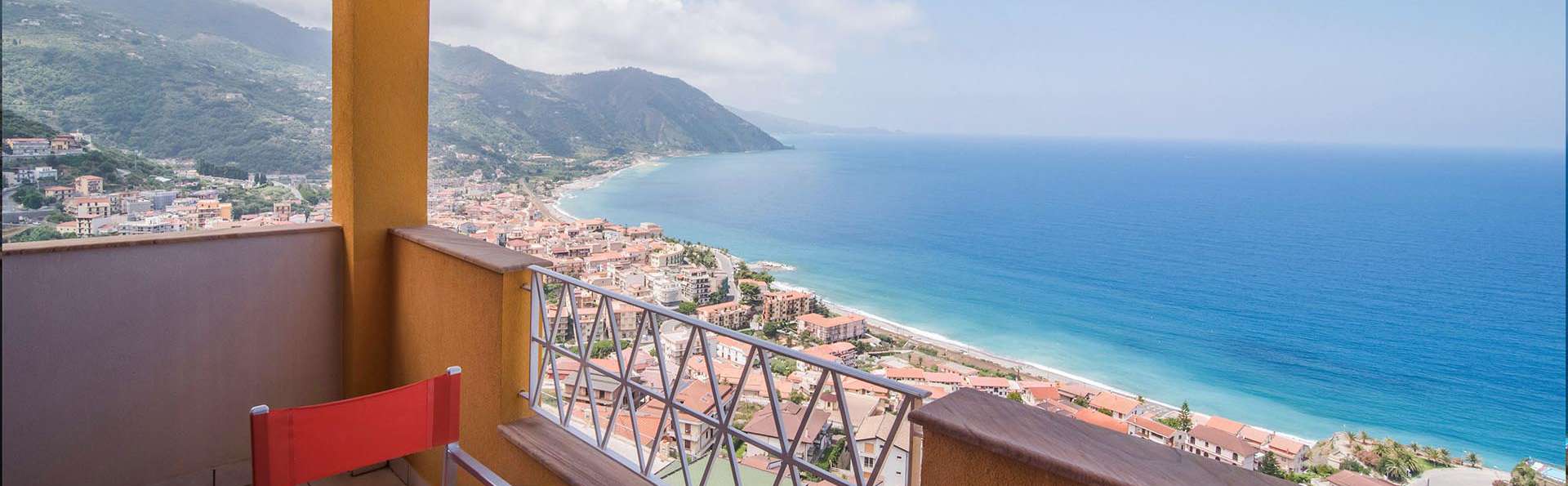 Vacances de détente en Sicile dans un hôtel avec vue sur la mer en demi-pension