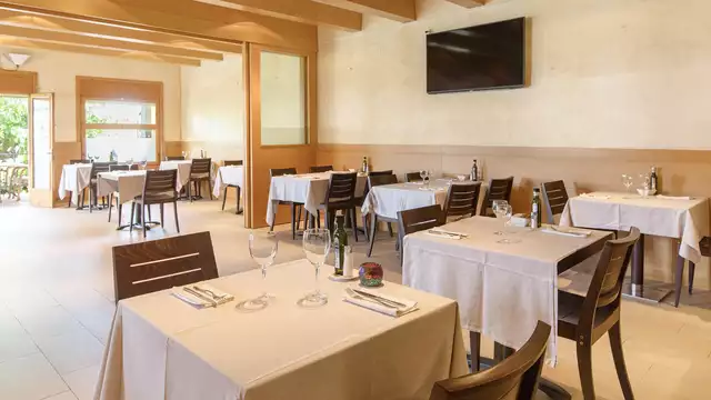 Escapada rural en Tortellà con cena en la pizzería incluida en habitación superior