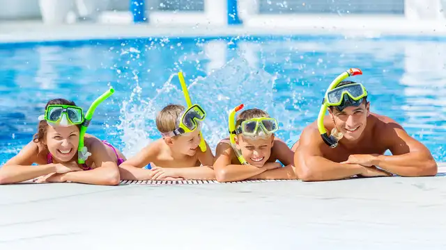 Vacaciones en familia con media pensión en Salou