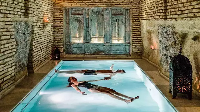 Escapada relax en Almería con circuito termal AIRE, cava y bombones