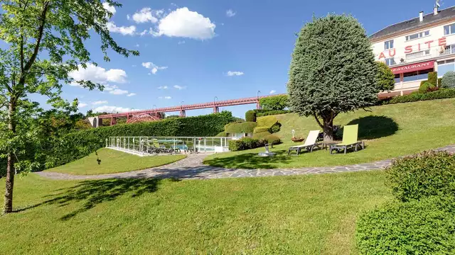 Vive un verdadero momento de relajación en Auvernia, con acceso al spa