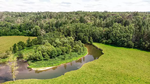 Ontdek het mysterie van de grotten van Han en verblijf in een gerenoveerd kasteel