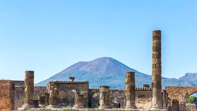 Verblijf in het hart van Napels met een rondleiding door Pompeii