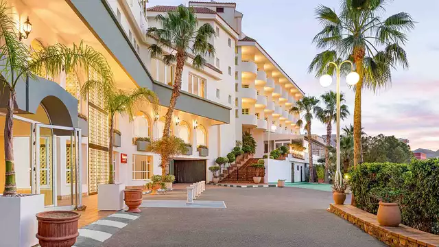 Geniet van uitzicht op zee en ontbijt inbegrepen in dit prachtige hotel in Puerto de Mazarrón