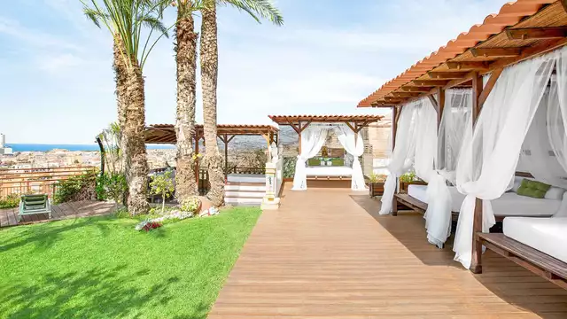 Geniet van uitzicht op zee en ontbijt inbegrepen in dit prachtige hotel in Puerto de Mazarrón