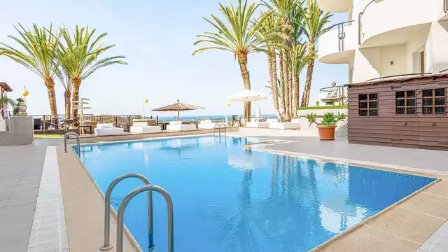 Geniet van uitzicht op zee en ontbijt inbegrepen in dit prachtige hotel in Puerto de Mazarrón