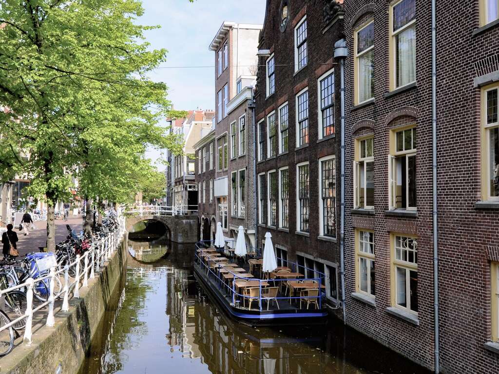 Profitez d'un moment romantique dans le pittoresque Delft avec visite du Keukenhof - 4* - 12