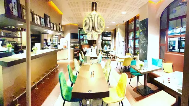 Fuga con cena a 2 ore da Lione, nella città termale di Vichy
