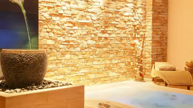 Découvrez Cannes en amoureux dans un 4* avec spa privé