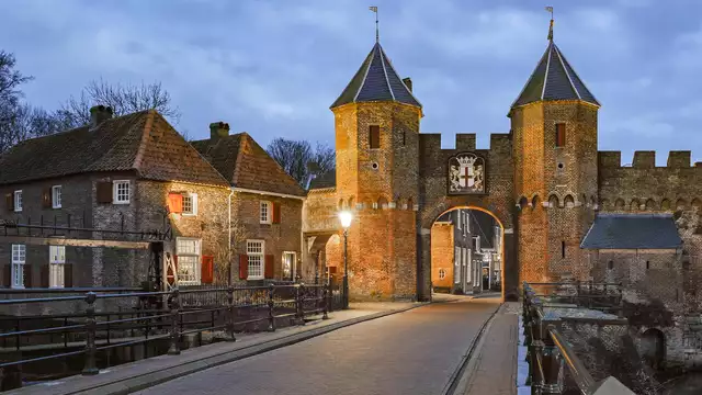 Scopri il centro storico di Amersfoort e goditi un pernottamento confortevole
