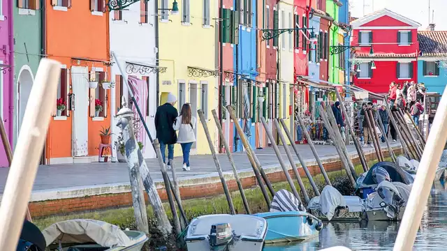Estancia en Venecia, con un tour a las islas de Burano, Murano y Torcello.