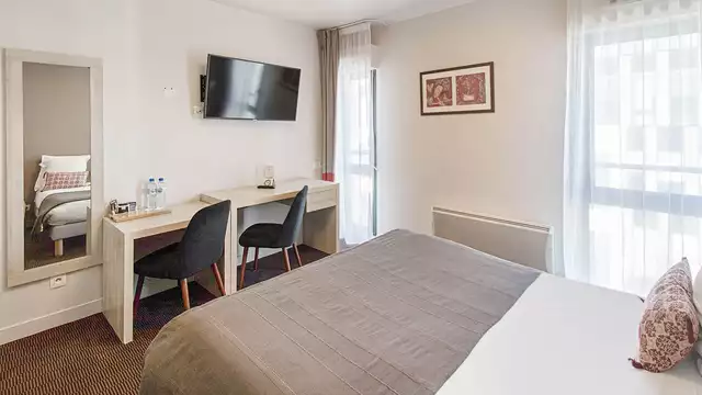 Escapade au sud de Paris et dîner croisière au Diamant Bleu