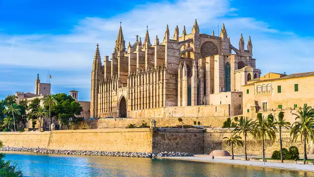 Ontdek Mallorca en ontspan in een centraal gelegen hotel met ontbijt