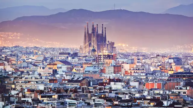 Ontdek Hotel Indigo Barcelona met ontbijt, een drankje en een tapa aan de bar