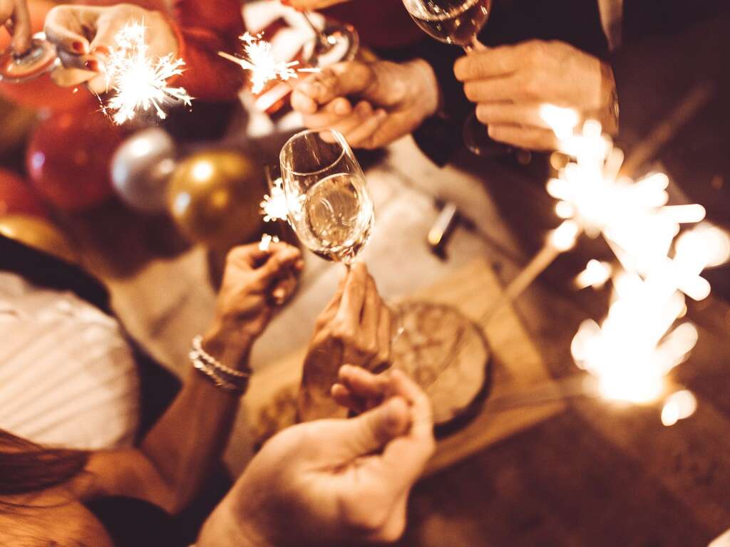 Spécial Réveillon Du Nouvel An Avec Dîner De Gala, Champagne Dans La Chambre Et Parking En Face De La Plage - 4* (ref 12759)