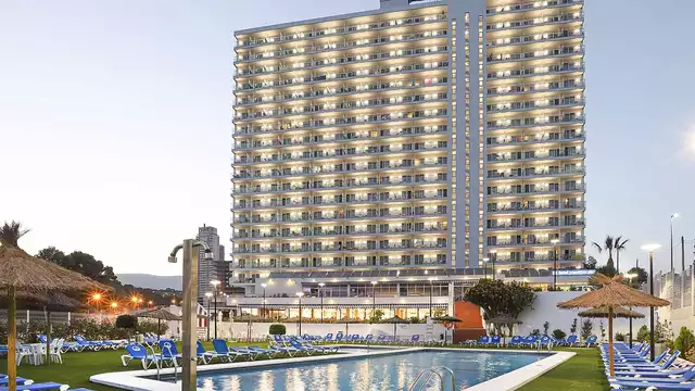 Descubre Benidorm con pensión completa en frente de la playa