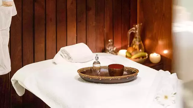Escapada 5*: Puro lujo y belleza en el corazón de Granada con spa y masaje