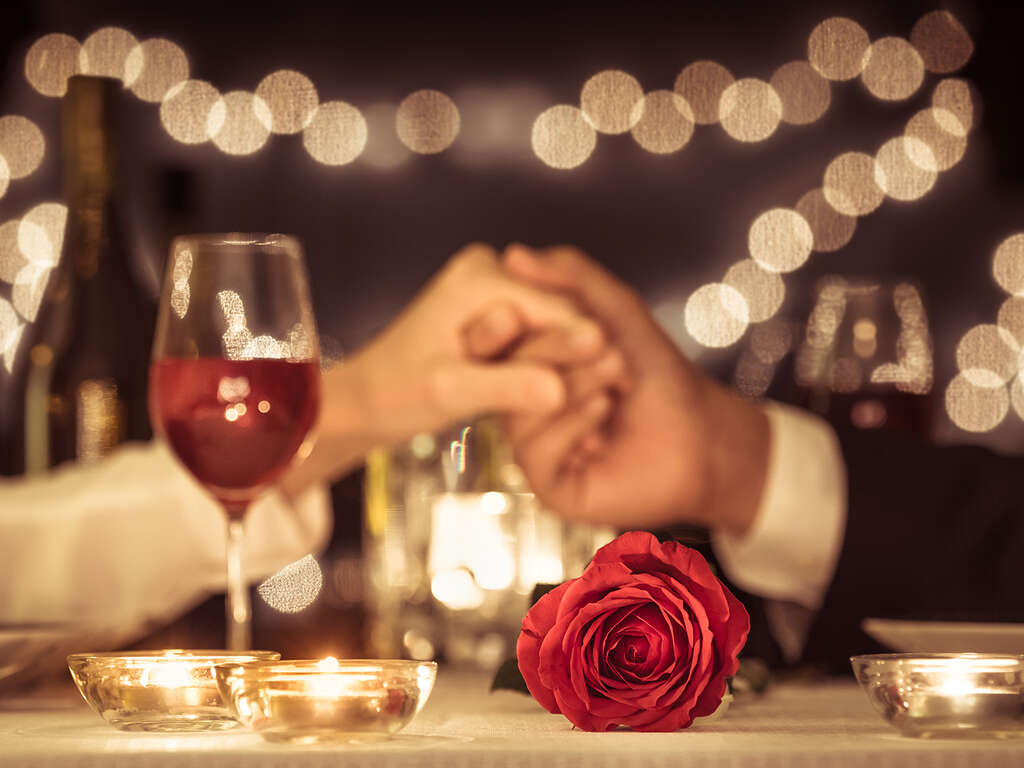 Week End Romantique Aux Portes De Nantes, Avec Dîner, Champagne - 4* (ref 11752)