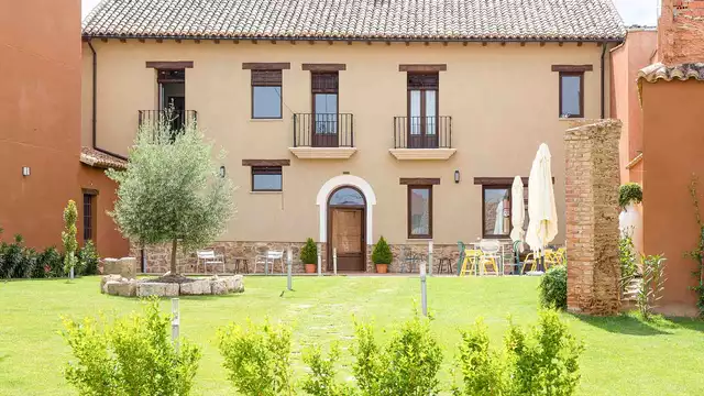 Escapada en hotel con encanto y alquiler de bicicletas para descubrir Becerril de Campos