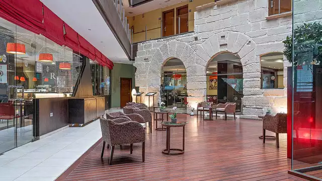 Escapada con desayuno y zona relax  en un hotel moderno en el casco antiguo de Logroño