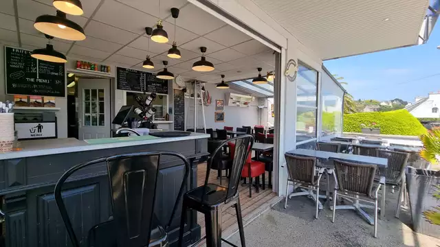 Estancia 100% local, champán y jacuzzi en la bahía de Locquirec
