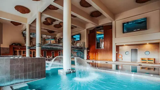 Luxe, détente et gastronomie avec vue sur la mer dans la Leiro Suite, avec dîner, accès au spa et détails VIP