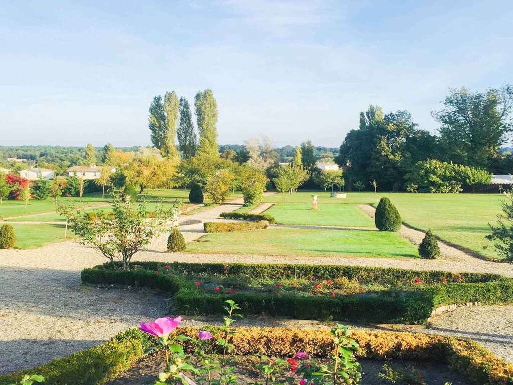Parenthèse Bistronomique Et Détente Au Coeur Des Vignes Dans Un Château Près De Bordeaux (ref 5214)
