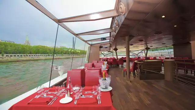 Escapade avec dîner croisière excellence sur la Seine