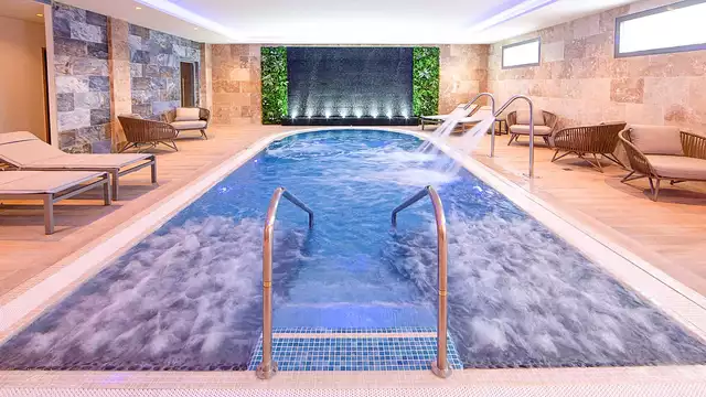 Soggiorno di charme e relax con cena, spa e balneoterapia in suite, a 40 min da Valence