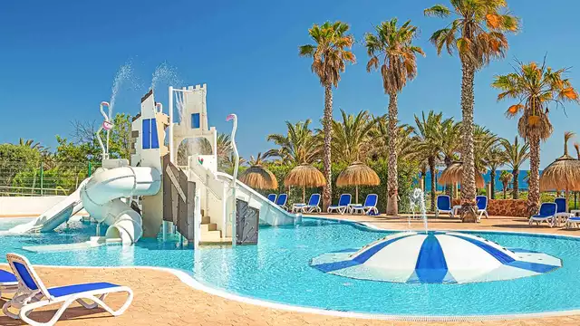 Disfruta sin preocupacion en un resort con cena buffet incluida