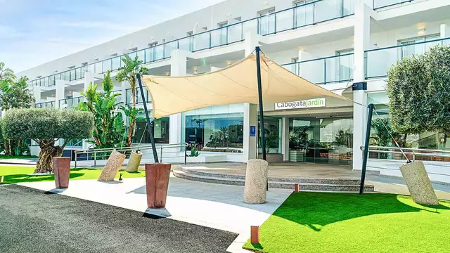 Geniet van een verblijf in een resort inclusief dinerbuffet