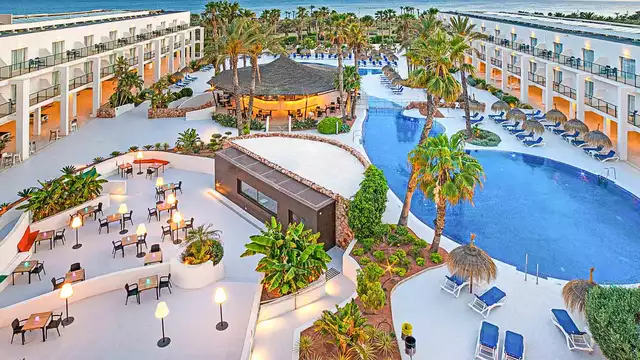 Geniet van een verblijf in een resort inclusief dinerbuffet