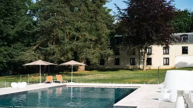 Superbe château transformé en 4 étoiles à quelques kilomètres de Paris