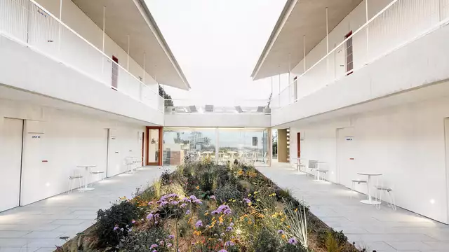 Scopri la punta galiziana in bicicletta, da un moderno hotel sul lungomare