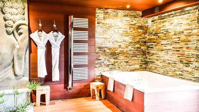 Ondeugend uitje met jacuzzi in een suite op 1 uur van Parijs