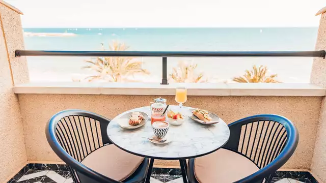 Escapada con cena gourmet y vistas al mar mediterráneo