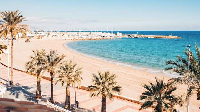 Escapada con cena gourmet y vistas al mar mediterráneo