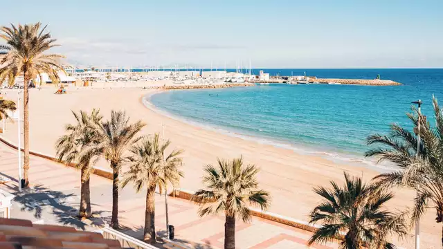 Escapada con cena gourmet y vistas al mar mediterráneo