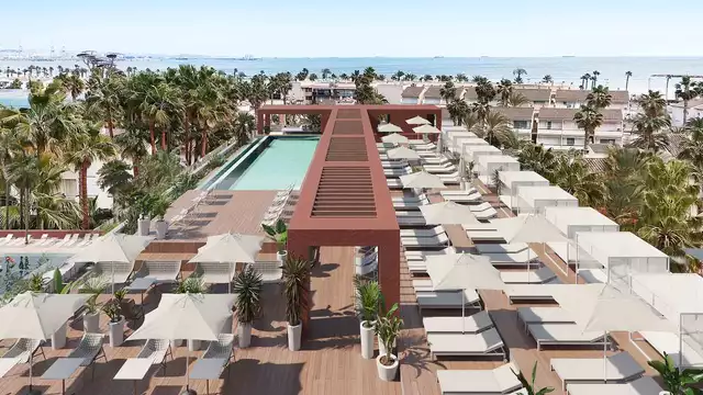 Aventure et détente : avec des billets pour PortAventura et dans un hôtel pour adultes uniquement.