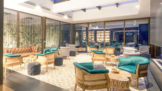 Habitacion con terraza en un EcoResort con acceso a los banos arabes de AIRE