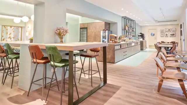 Descubre Barcelona en este céntrico hotel con botella de vino de regalo