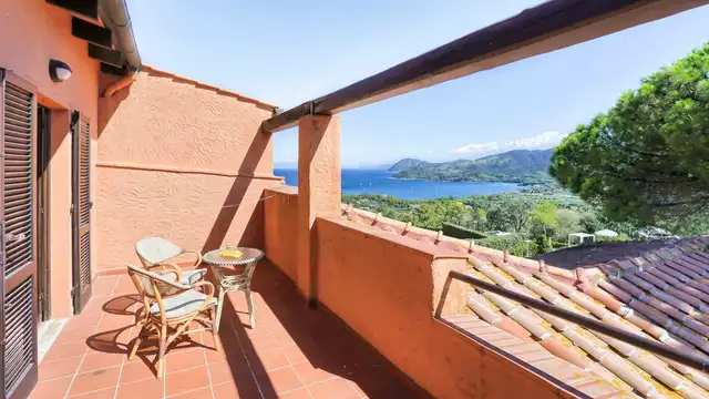 Vakantie op Elba Island in een kamer met zeezicht en inclusief ontbijt