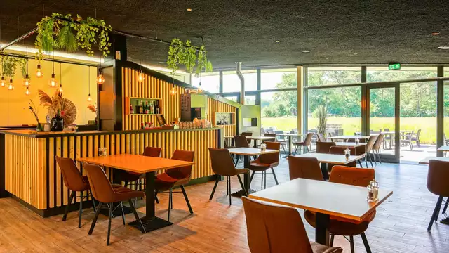 Soggiorno di lusso con cena a 3 portate in una zona boschiva vicino a Utrecht