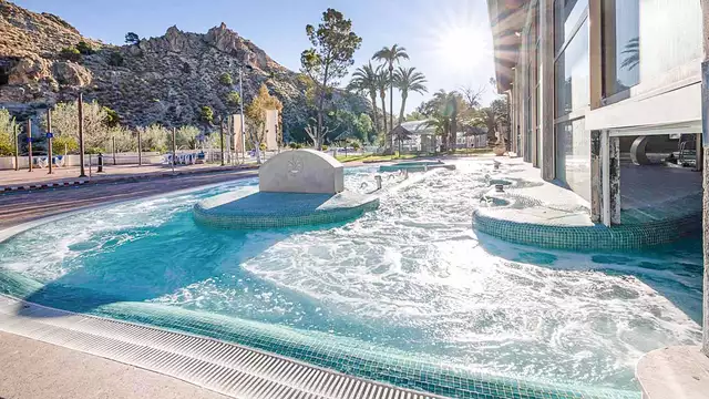 Minivacaciones en superior con Spa, circuitos Termarchena y Balnea incluidos (desde 3 noches)